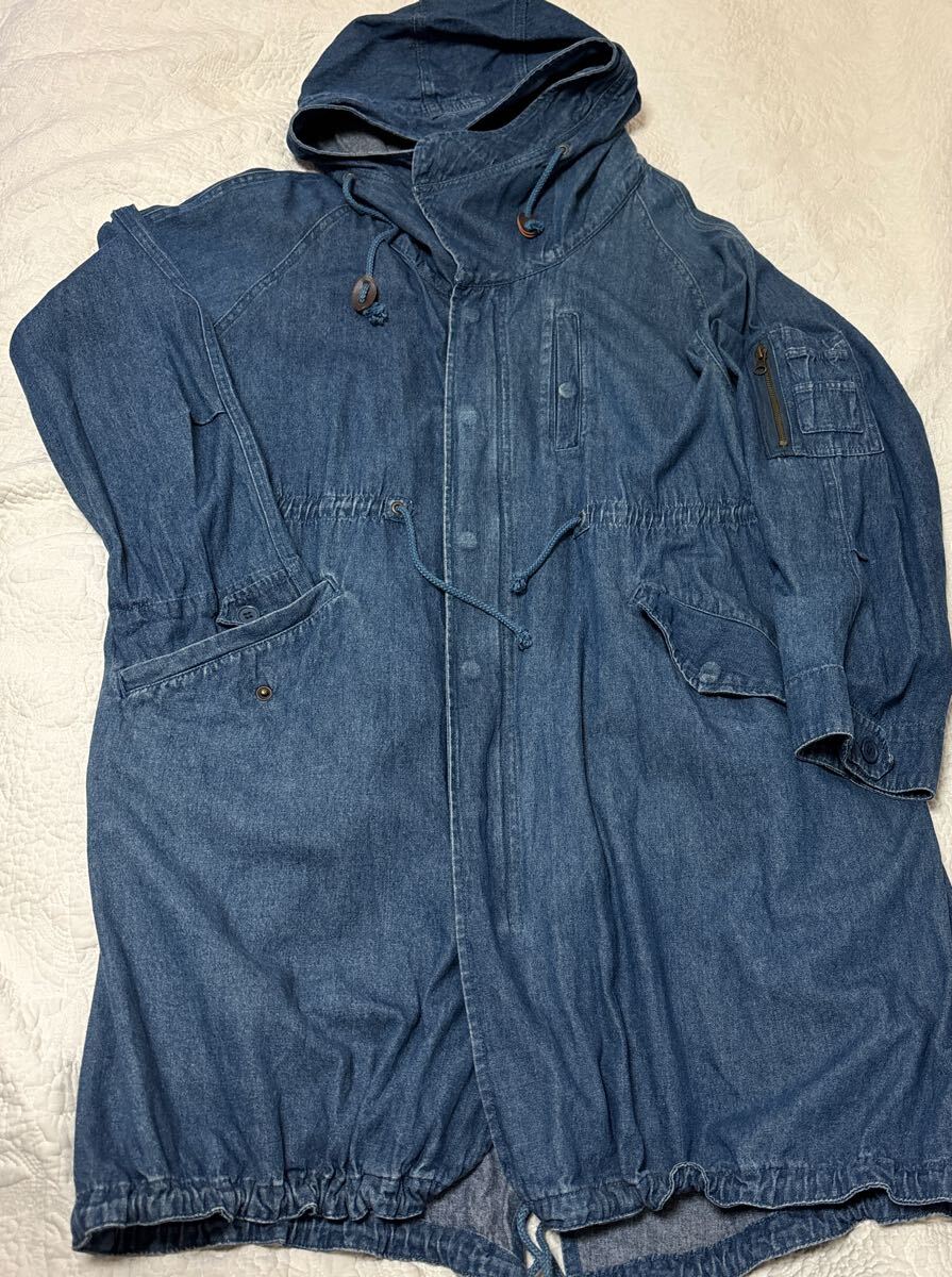 大きいサイズ4Lフード、ウエスト、裾ループ　前ジッパー、スナップ　両脇、左胸、左腕ポケットデニムロングコート 