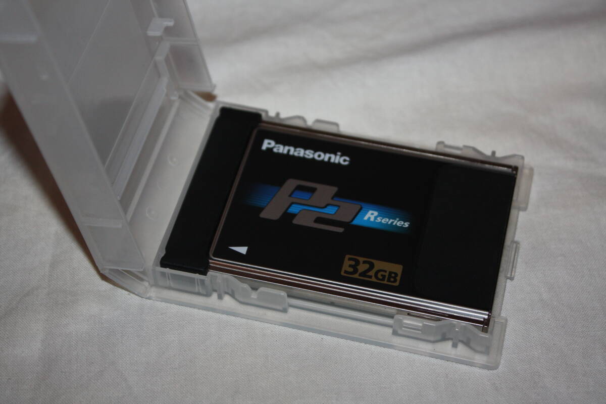 送料無料！　Panasonic　AJ-P2C032RG　P2カード　(検索：ビデオカメラ、AG-HPX、AG-VX）