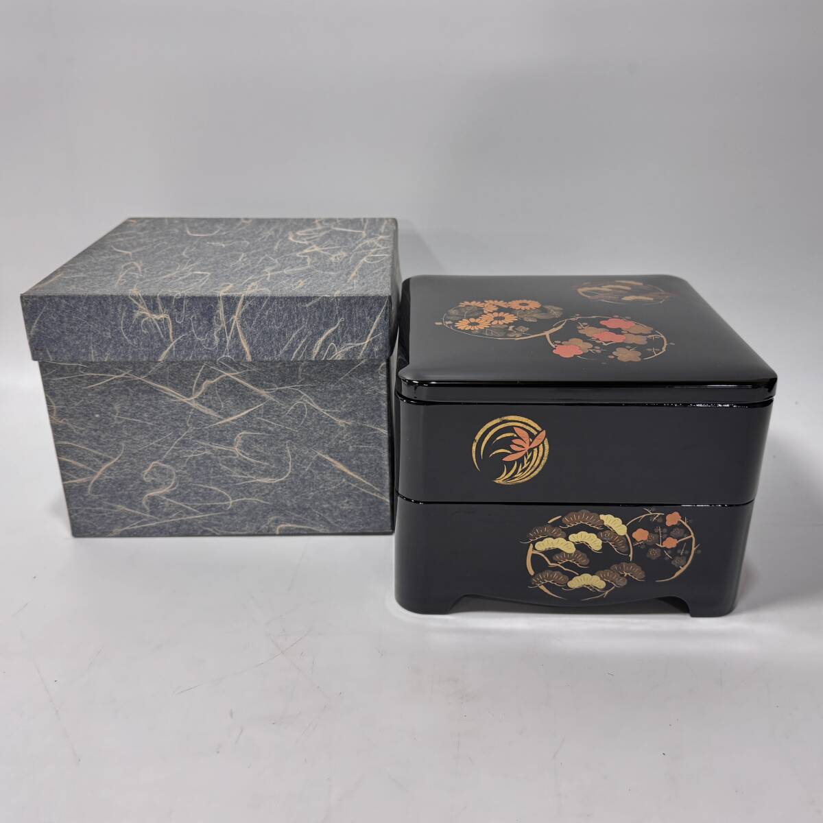 【62341Q】AIZU 会津塗 漆芸漆器 二段重箱 黒内朱 蒔絵 松 紅白梅 菊 草花文 経年保管品 現状品