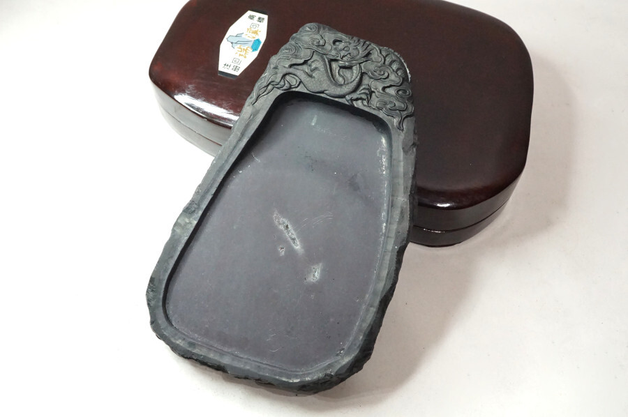 書道具/文房具　端渓硯　硯E３　雲龍彫刻　唐木箱　水岩　水石　翡翠紋　注册　中国古玩　検・文房四宝・金星・金暈・老抗水厳　