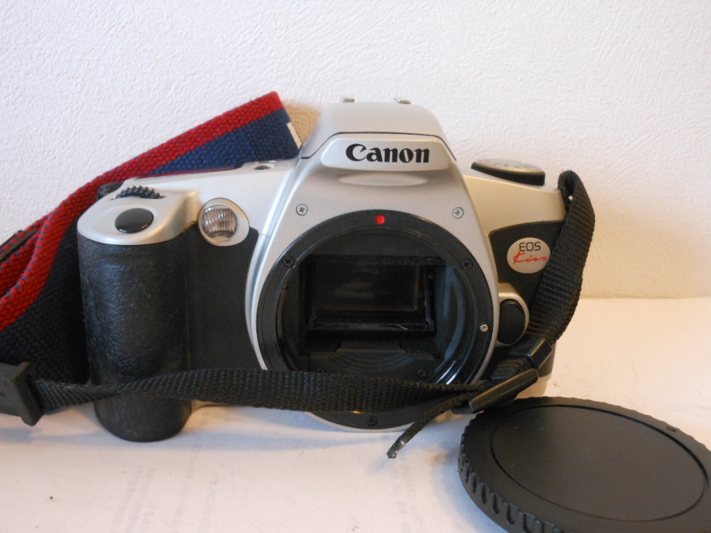 ☆美品☆Canon 　ＥＯＳ Kiss　フィルム一眼レフカメラ　　即日発送　キヤノン 付属品多数　　