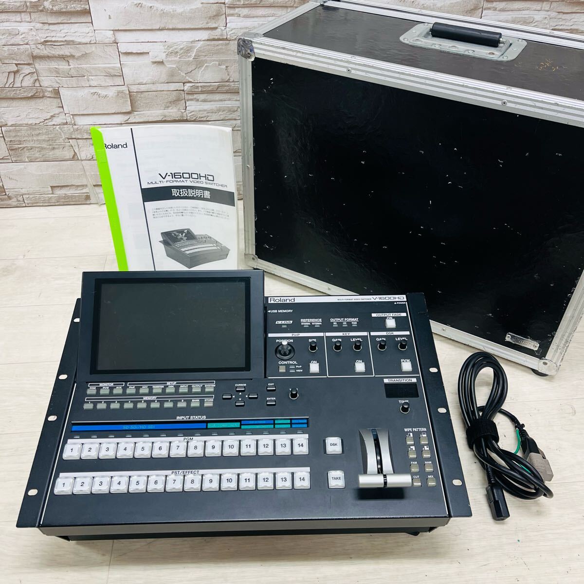 Roland ローランド V-1600HD マルチフォーマット・ビデオスイッチャー ARMOR製 ハードケース 付属