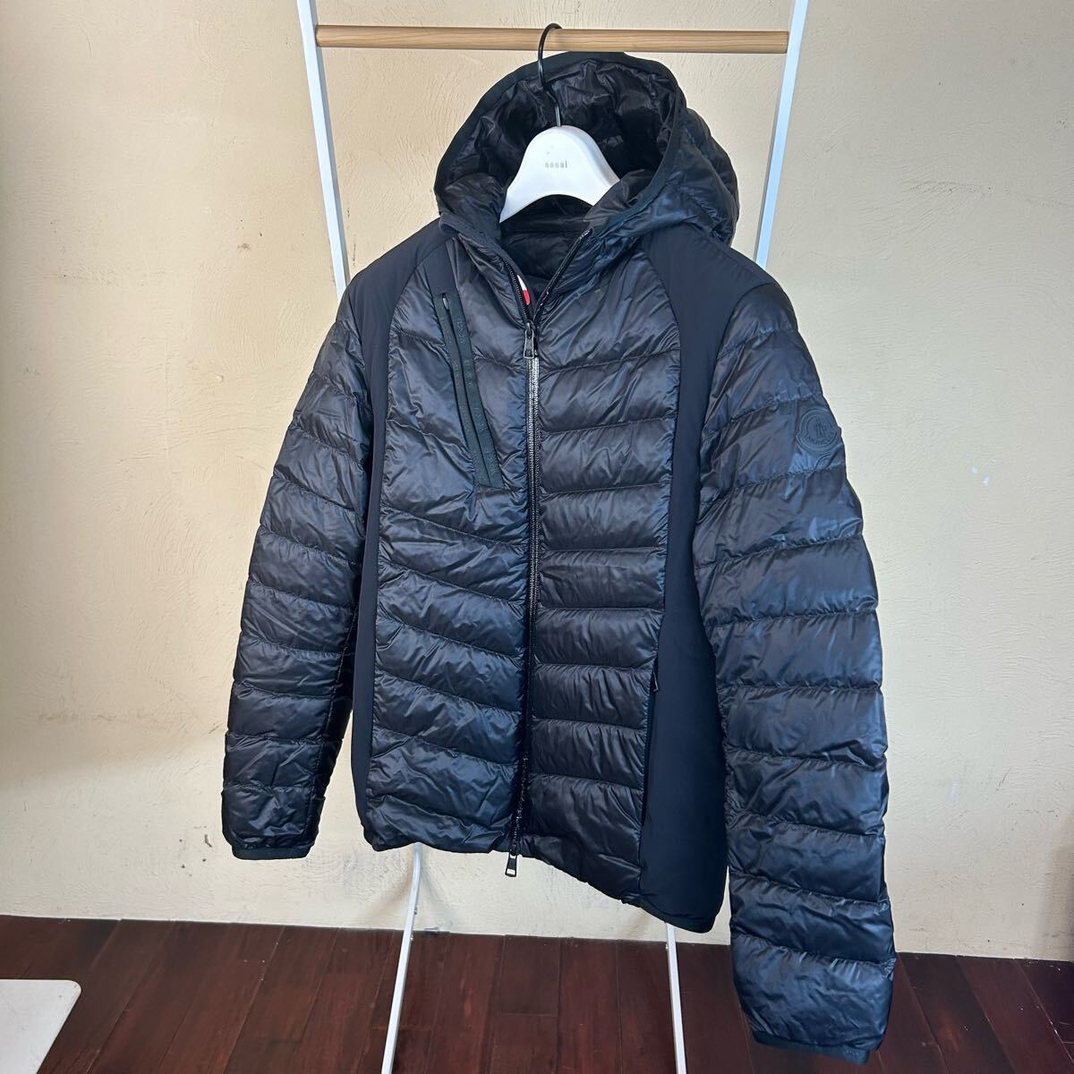 【レア】MONCLER モンクレールライトダウンジャケットDEFFEYESラバーワッペン黒0