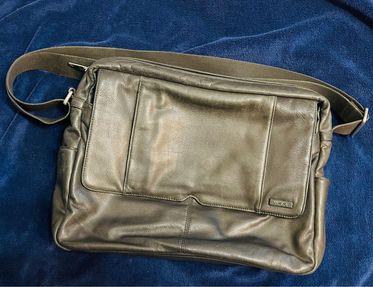 ★Used★ TUMI Leather Shoulder Bag ツミ レザー ショルダーバッグ ブラック