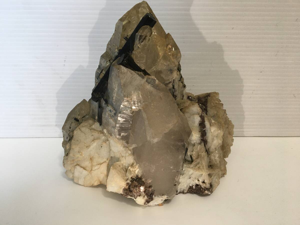 □ H223 □ 天然石 パワーストーン 鉄電気石 水晶 クリスタル クラスター 2.67kg 置物 飾り物 縁起物 風水 強運 運気アップ 原石