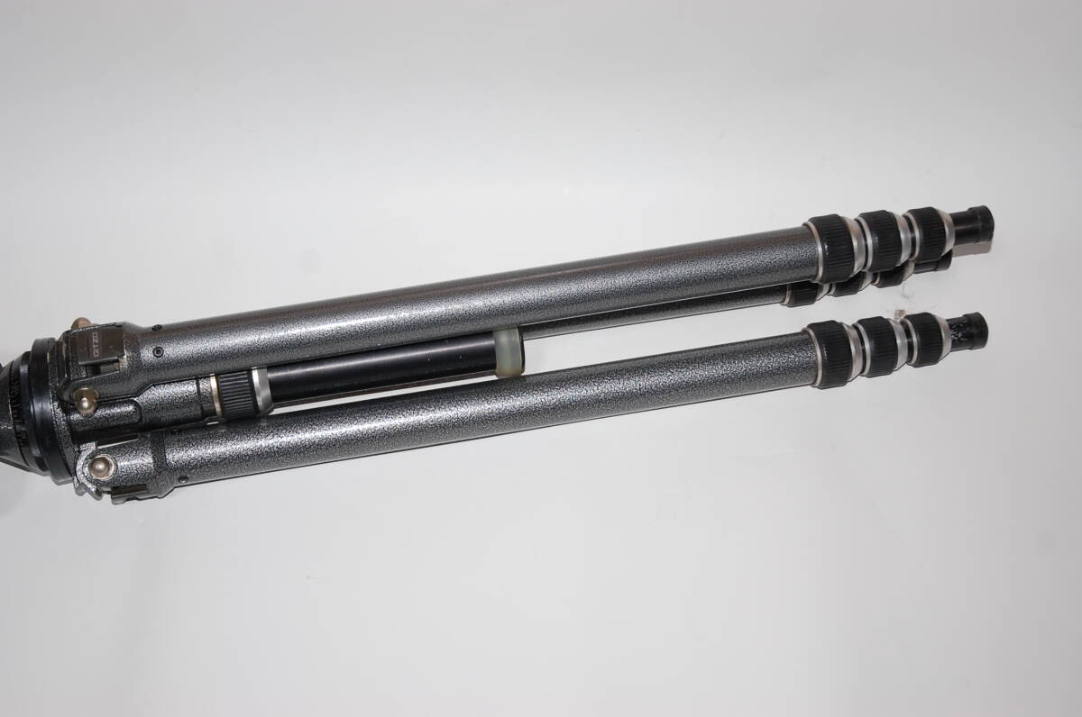 ジッツオ４段三脚　最長１８７㎝　　　　　　　　　　　　　A623