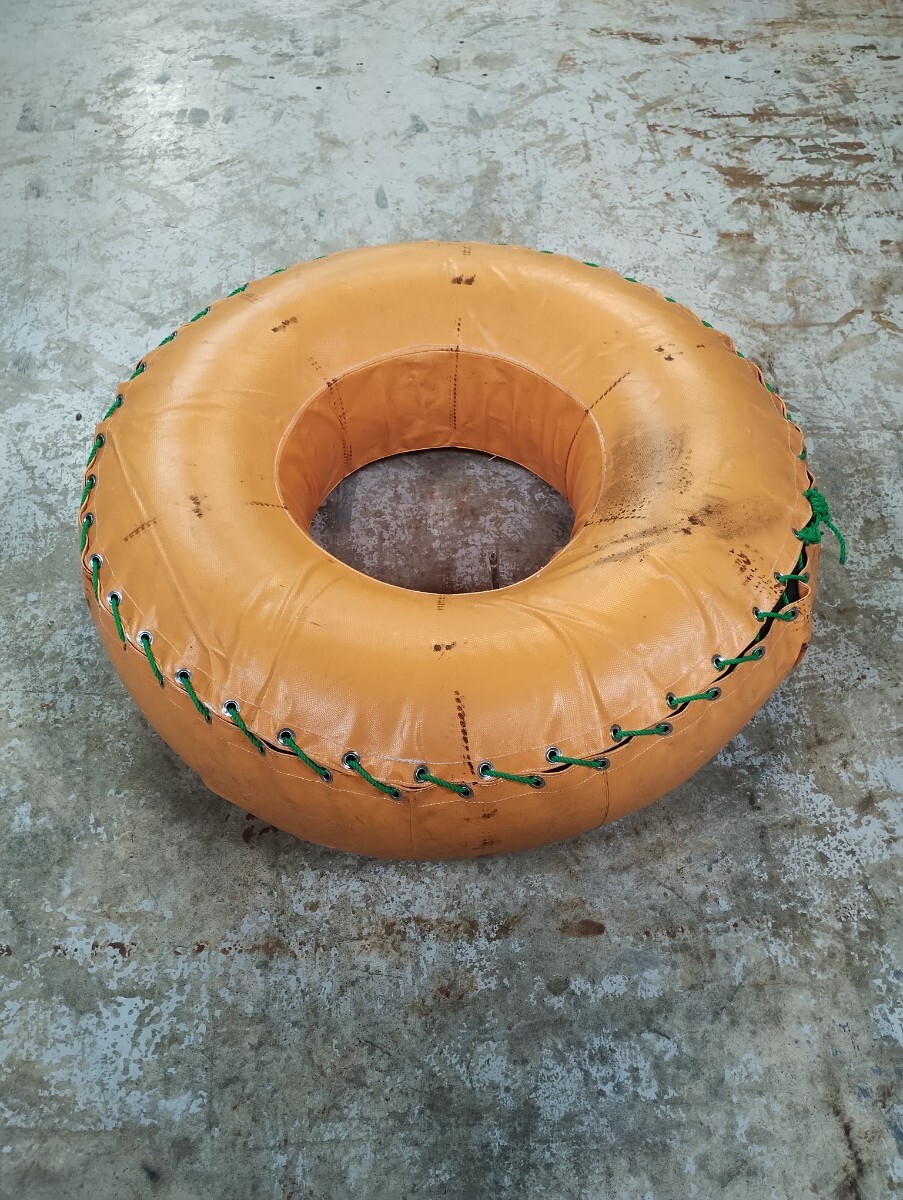 ジャンク中古品！救命浮き輪　直径約90cm 内側径約40cm　厚み約30cm