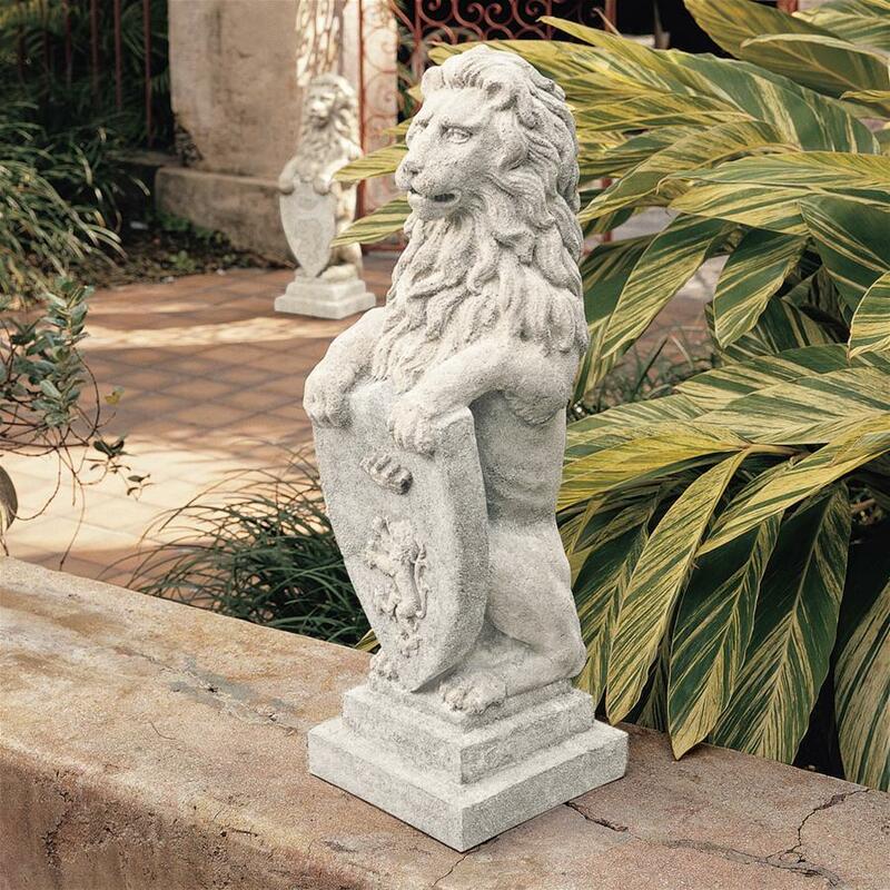 盾を持つ獅子像　石像風シールドライオン西洋彫刻洋風オブジェアウトドアインテリア置物装飾品調度品家庭玄関門クラシック飾りオーナメント