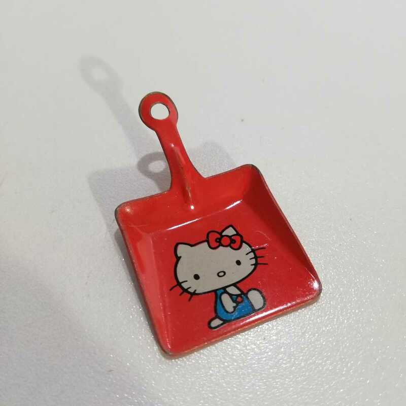 旧ロゴ Sanrio サンリオ Little Kitty Miniature Collection ブリキ ちりとり [リトルキティ ミニチュア コレクション ハローキティ]