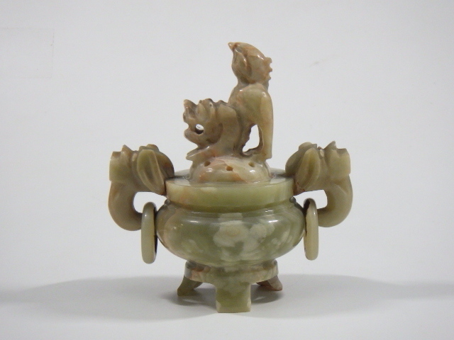 z4D008Z- 美品 中国美術 瑪瑙 メノウ 緑石 獅子蓋 遊環付 三足香炉