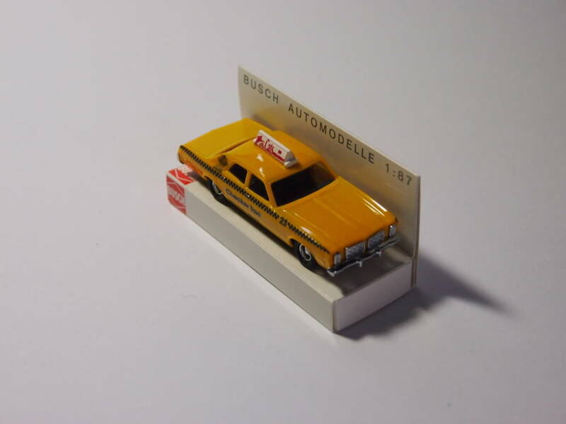 BUSCH AUTOMODELLE 1:87 Dodge Monaco Checker Taxi (46607)