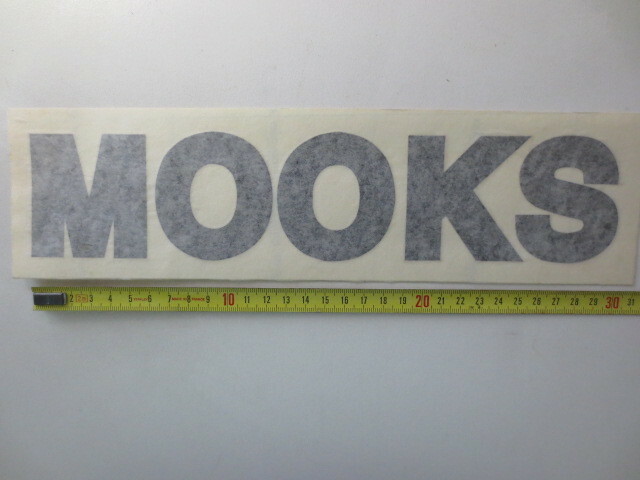 ★新品★MOOKS,ムークスのステッカー、サイズ、３００ｍｍＸ６３ｍｍ，色、黒。