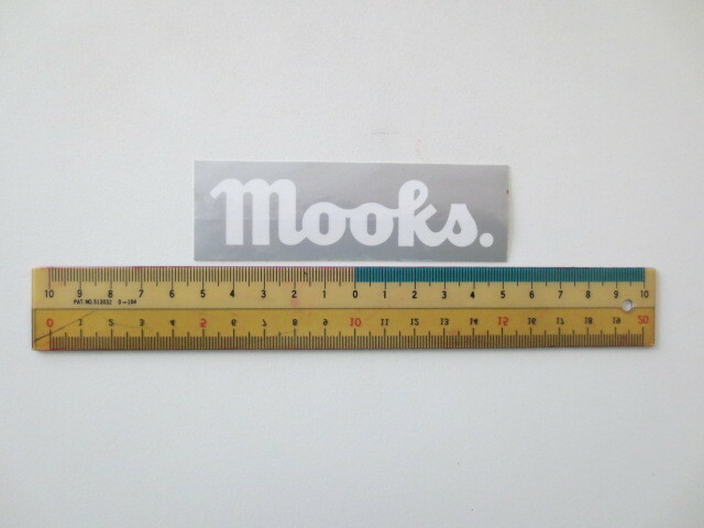  ★新品★MOOKS,ムークスのステッカー、サイズ、１０５ｍｍＸ３２ｍｍ，色、シルバー★