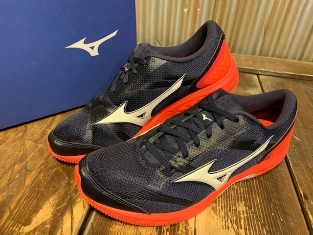 I433 美品 メンズ スニーカー 超軽量 mizuno WAVE IDATEN CB ミズノ ウエーブイダテン ローカット ネイビー 軽量 トレーニング (8)/ 26.5cm