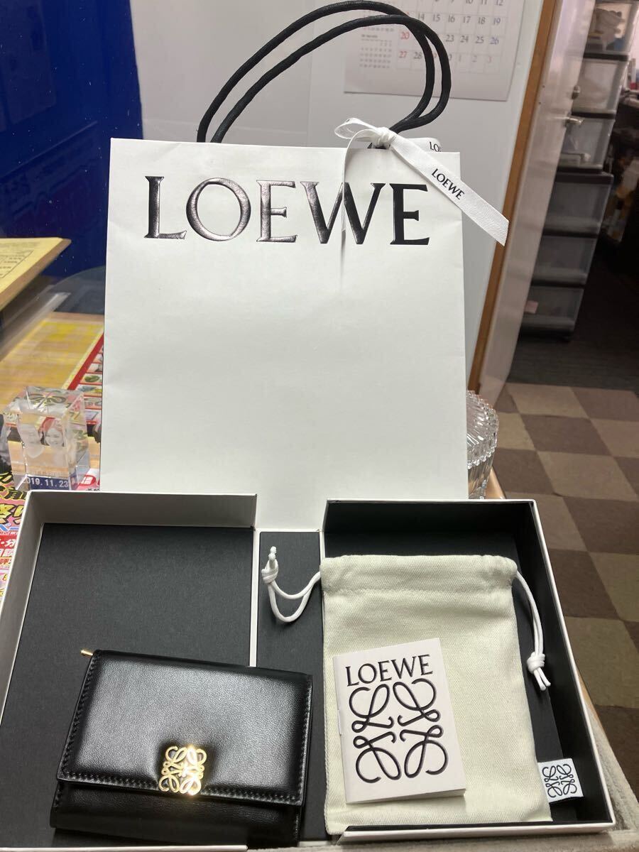 LOEWE 財布 箱入り　袋、リボン付き　贈り物に最適　　80サイズ