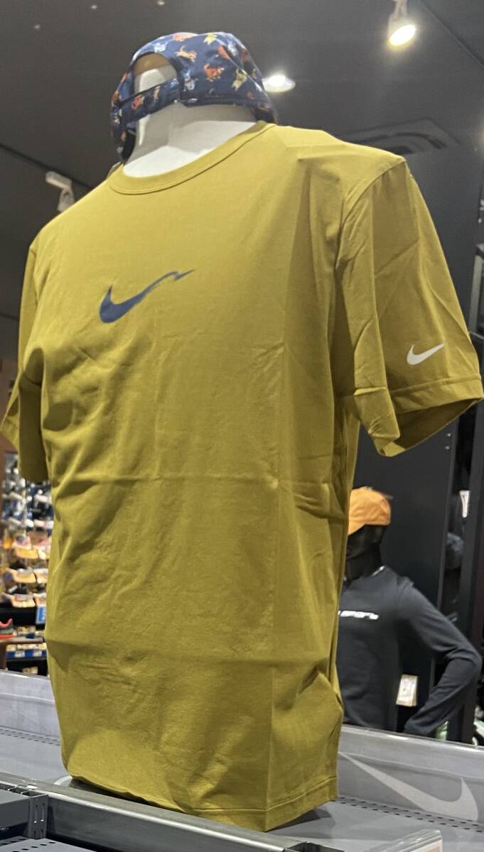 NIKE　半袖　Tシャツ　ハイバース