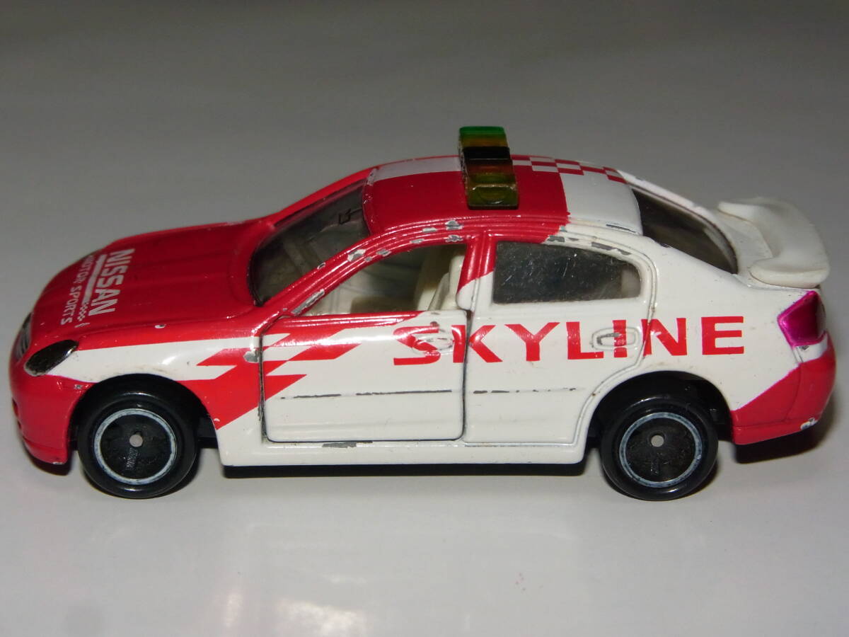 トミカ　８　NISSAN　SKYLINE　セーフティーカー　2001年　CHINA
