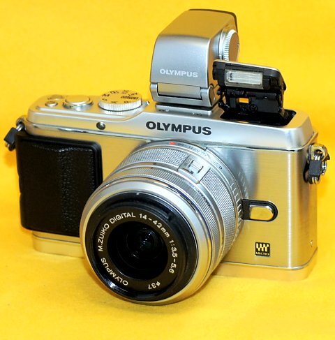 ★一発即決★オリンパス「E-P3 シルバー」レンズキット★EVF＆32GB付★最新ファームウェアに更新済です★マイクロフォーサーズ★ミラーレス