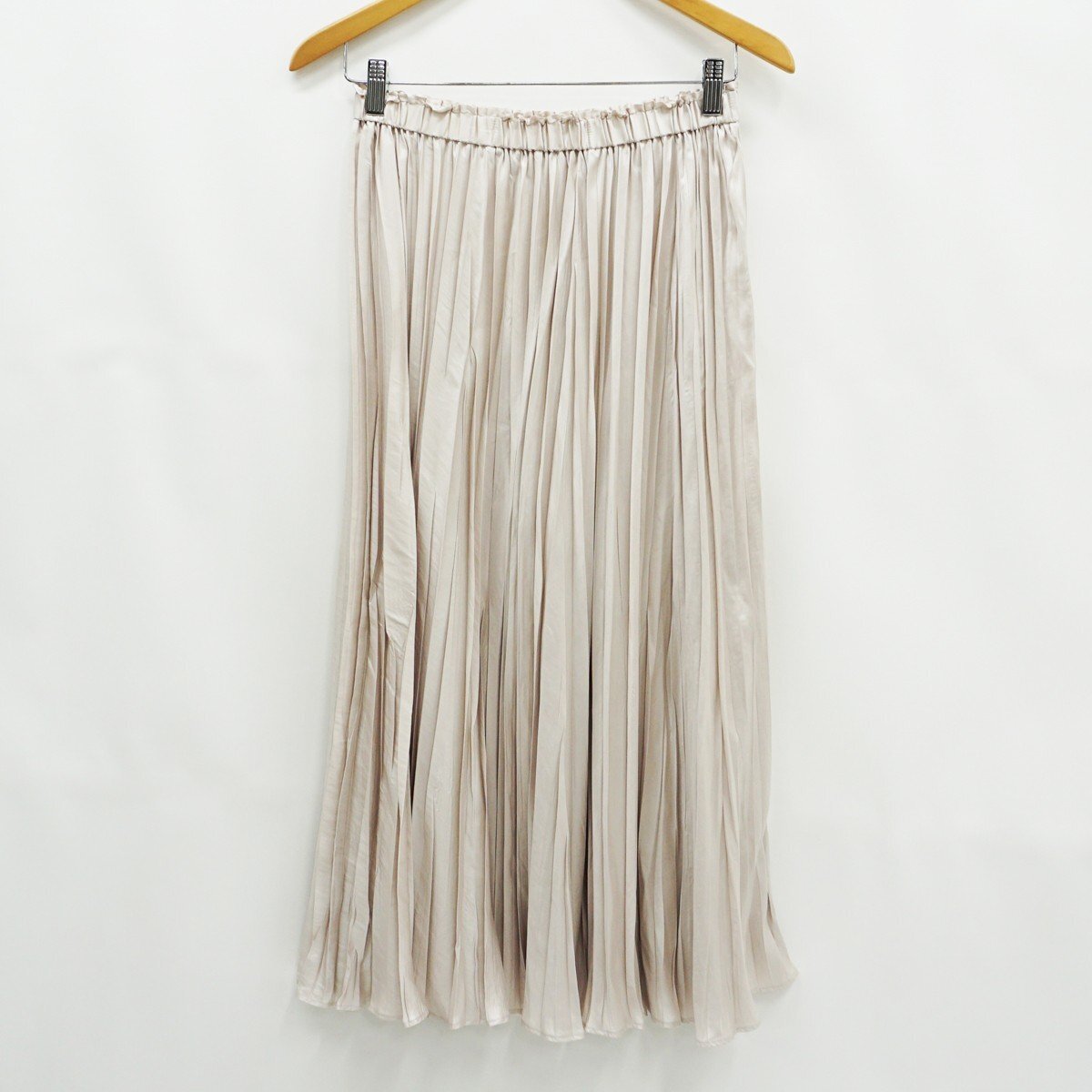 ◇【Ballsey ボールジィ】グロッシー サテンプリーツ ミディスカート ライトグレー 36