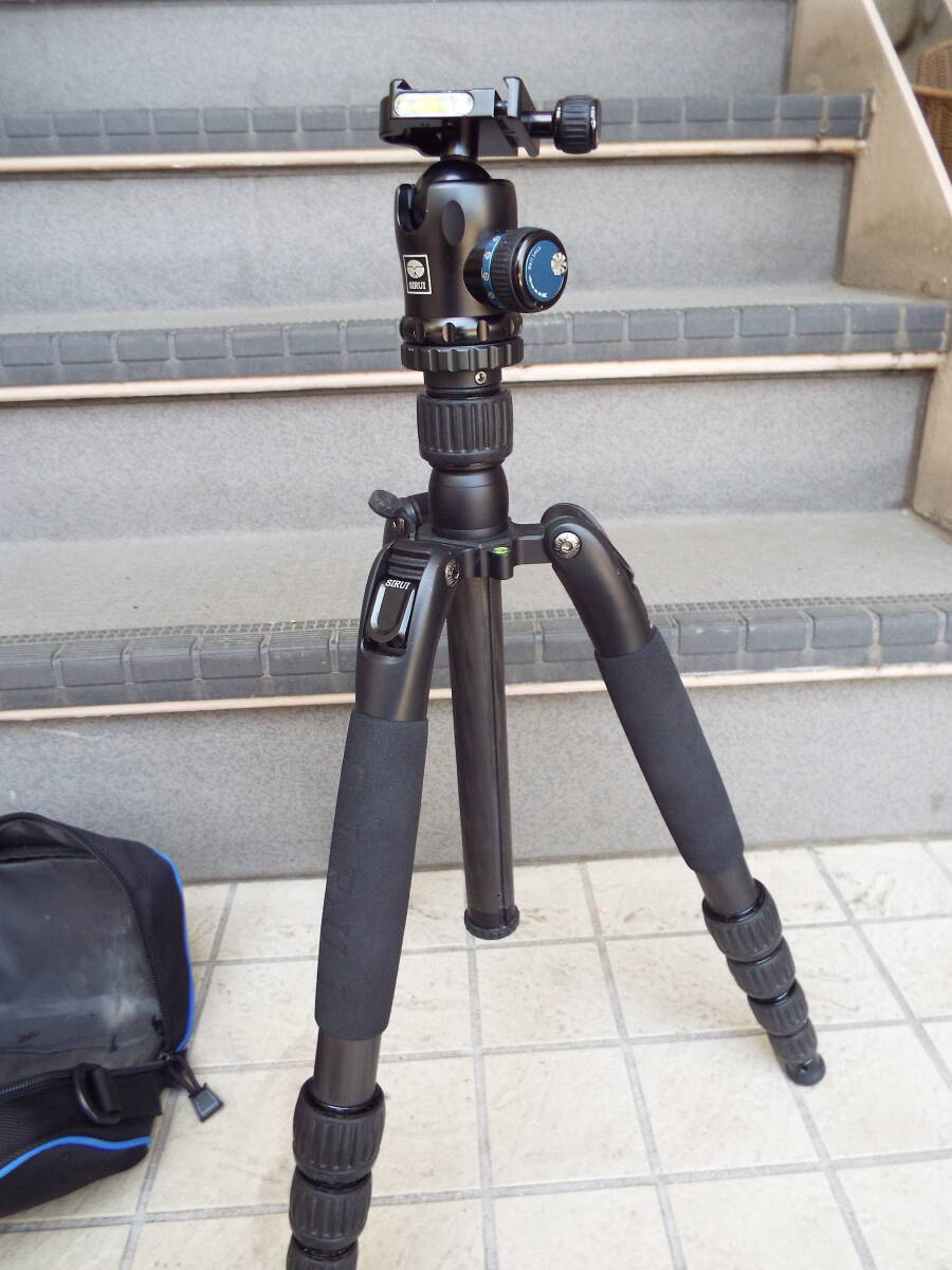 中古 ★ SIRUI　カーボン三脚　Tー2205SK　＋　雲台　K-20X　（ケース入り）