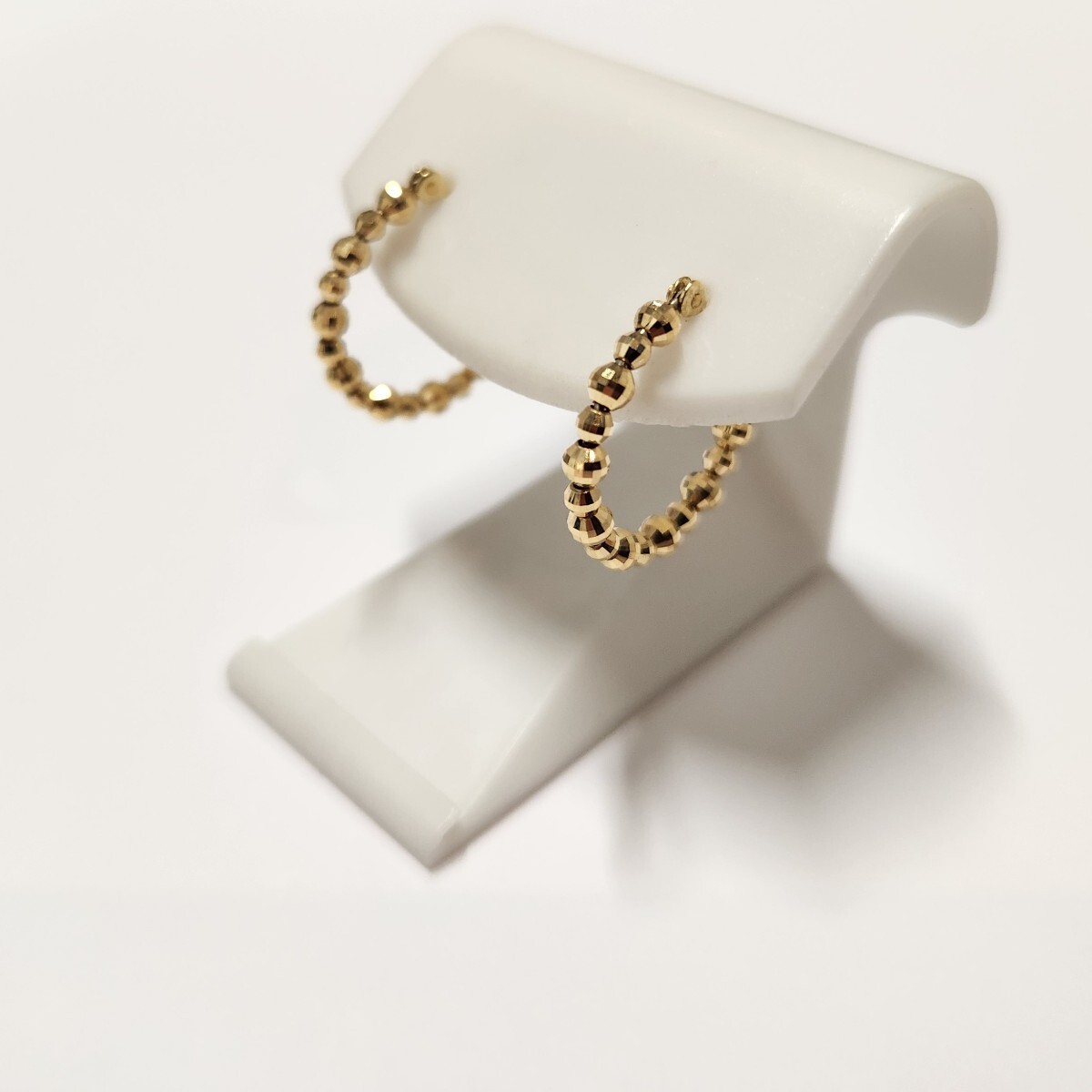 新品　K18　カットボールフープピアス(リングピアス)　サイズ2mm×16mm