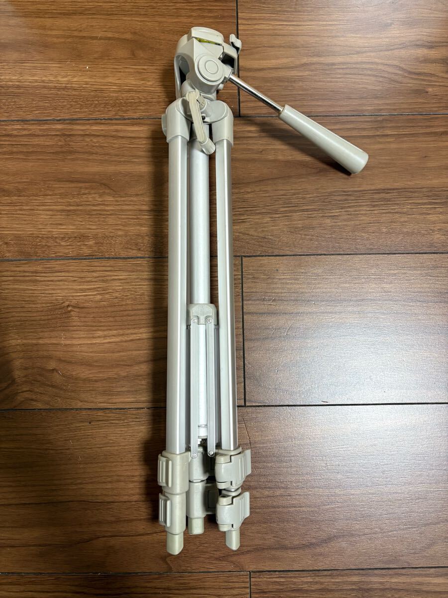 三脚　アルミ製　メーカー不明　軽量　水準器付き　最大全長1m程度