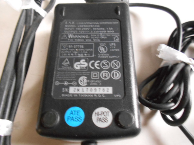 ★ ACアダプタ ー　型式　LSE9802B 1240　出力１２Ｖ　3・３３Ａ　４０Ｗ　通電・電圧確認　　中古★