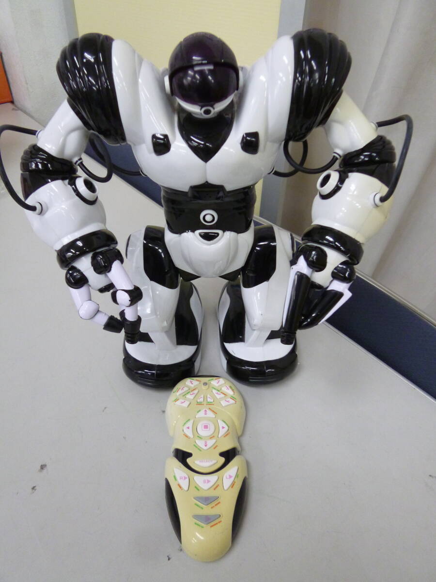 中古 ロボアクター (Roboactor) 2足歩行ロボットラジコン [W-4] 送料無料(北海道・沖縄・離島・佐川急便中継料金がかかる地域は除く)