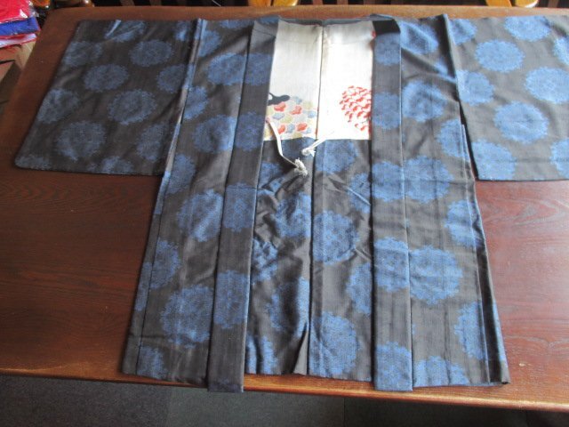 D1221送料無料【 老舗呉服屋の自宅から出たお品】 アンティーク 昭和レトロ 黒 青 銘仙 大正ロマン モダン舞台衣装リメイク