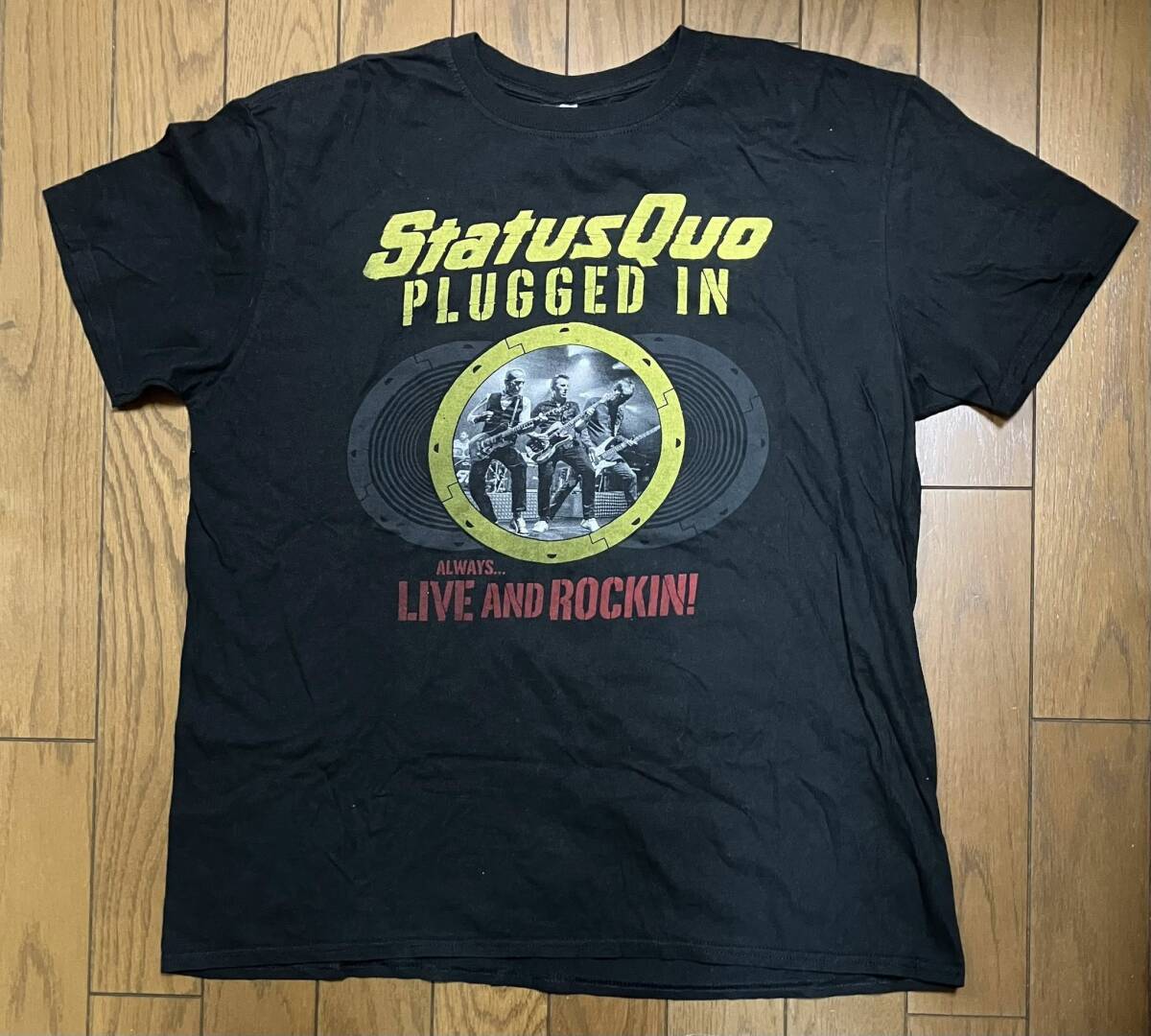 STATUS QUO /　PLUGGED IN ALWAYS LIVE AND ROCKIN!　Tシャツ（メンズXLサイズ）