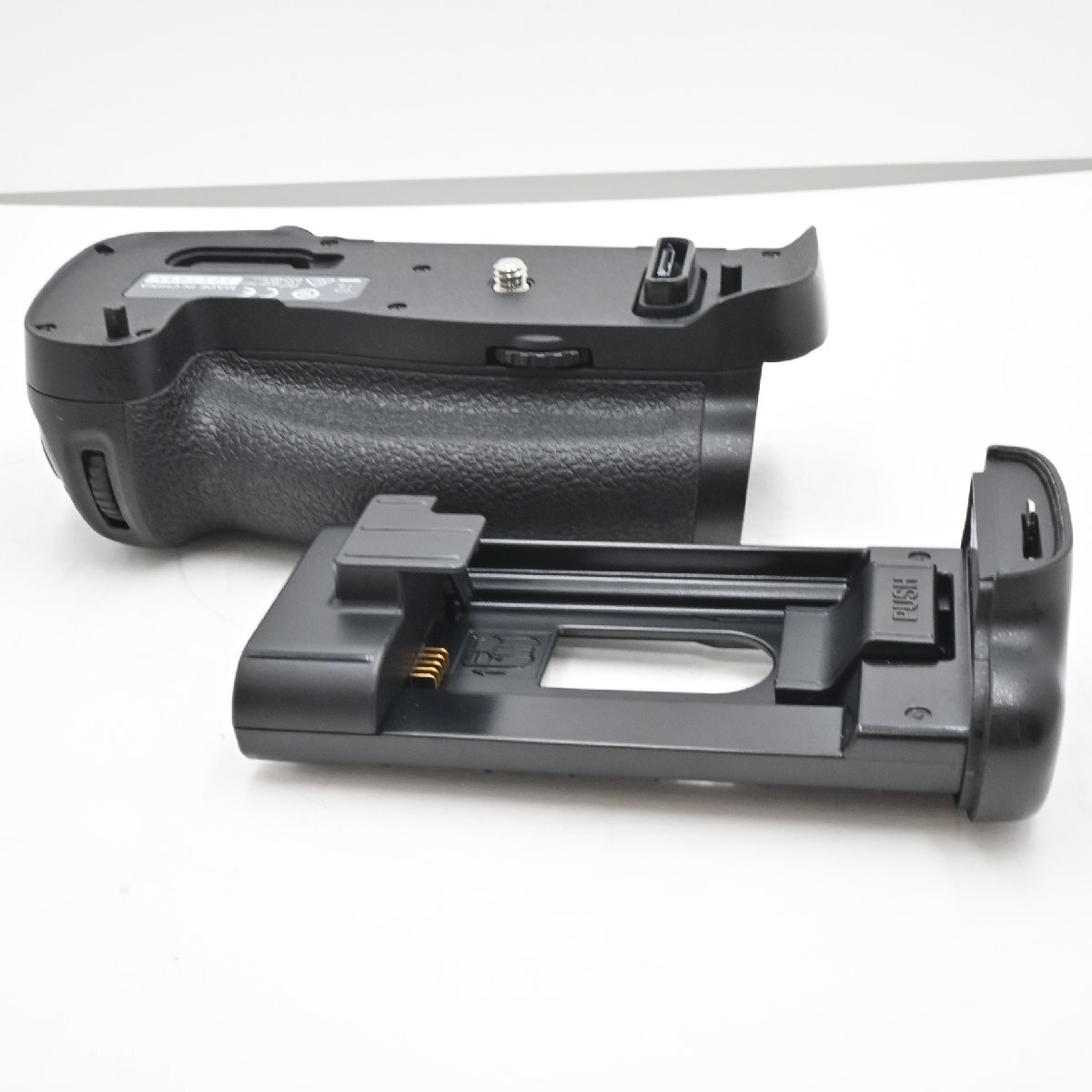 Nikon マルチパワーバッテリーパック MB-D17