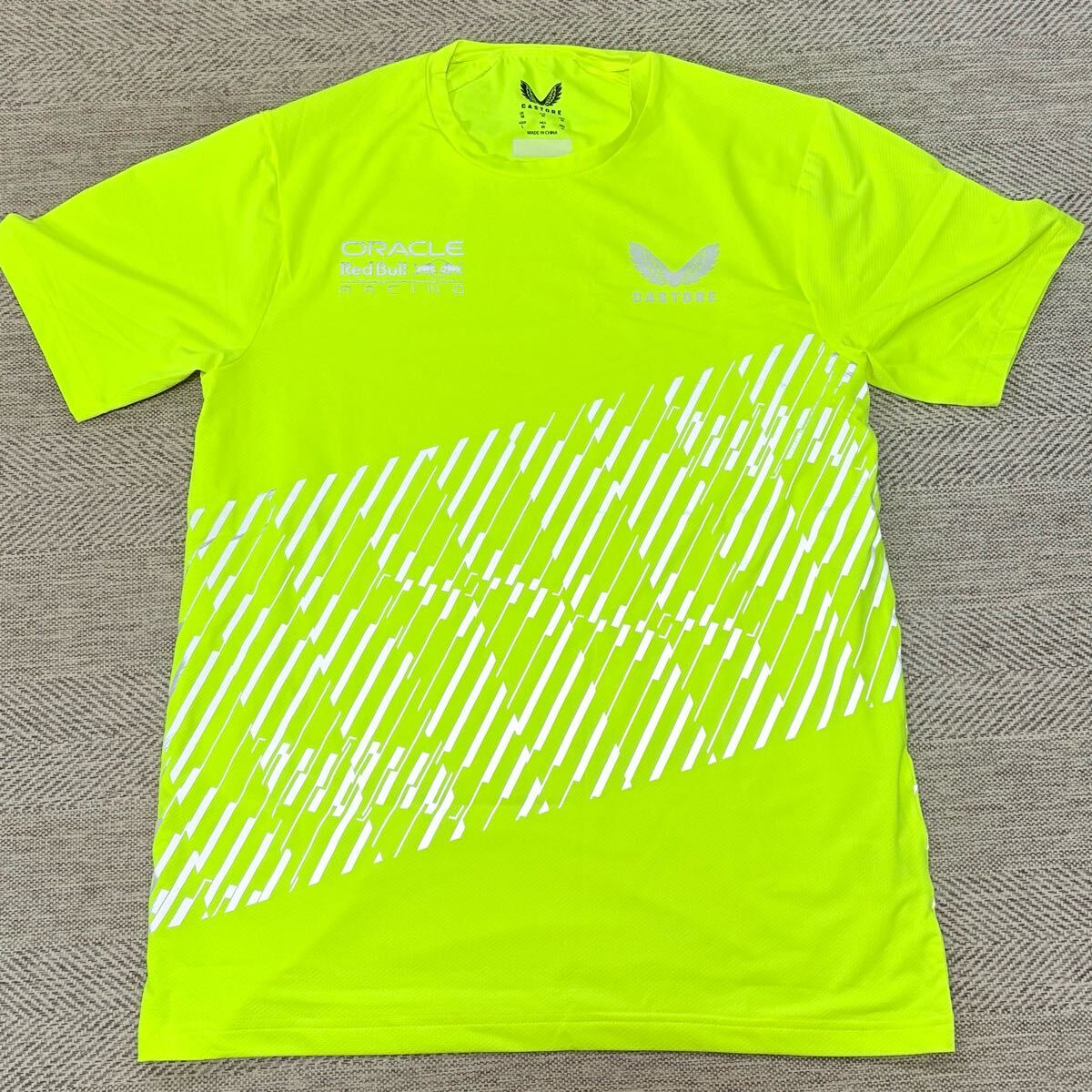 美品未使用　レッドブル ホンダ F1 Tシャツ メンズM チーム支給品　身丈72.身幅50cm