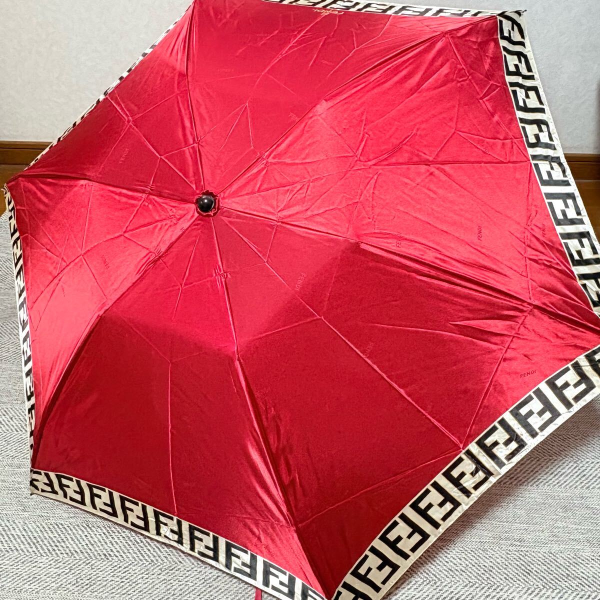 美品　FENDI フェンディ　ズッカ柄　文字ロゴ　総柄　FF柄　メタリックレッド　晴雨兼用折りたたみ傘