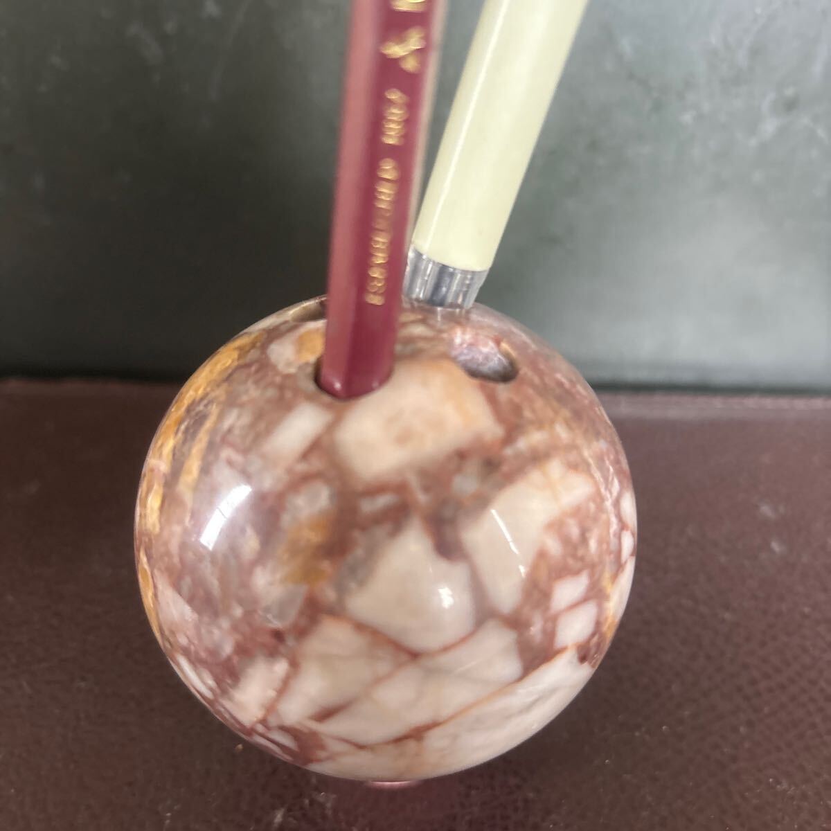 【マープル大理石ボール】ペン立て　飾り　天然石　直径約5.5cm【25/04 TY P引】