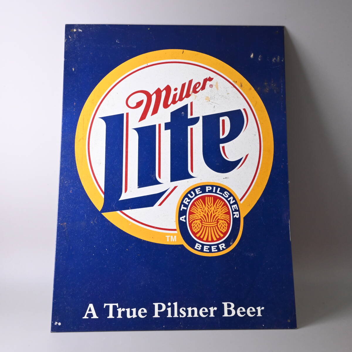 〇0560 希少 ミラービール アメリカ製 ブリキ 看板 1999年 壁飾り miller beer lite アメリカン 雑貨 インテリア 40.5cm*30.5cm