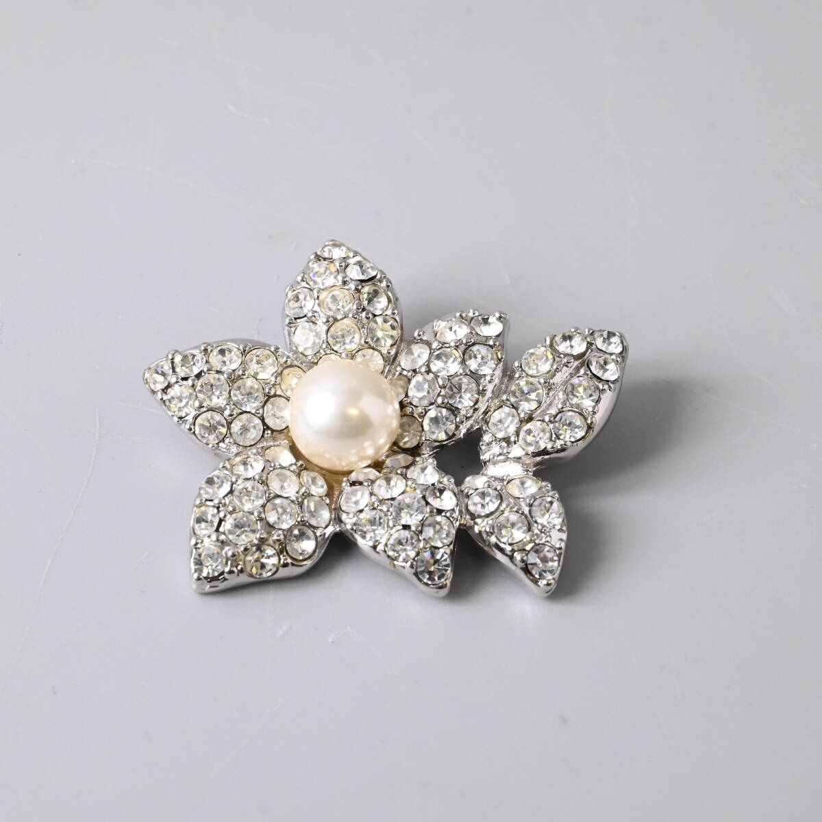 〇0542_03 Christian Aujard クリスチャン オジャール ブローチ アクセサリー パール 40mm*32mm