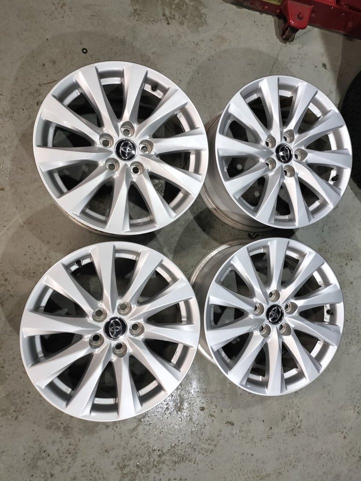 【即決】トヨタ純正☆70カムリ☆17インチ☆7.5J☆IS45☆スタッドレス等に☆