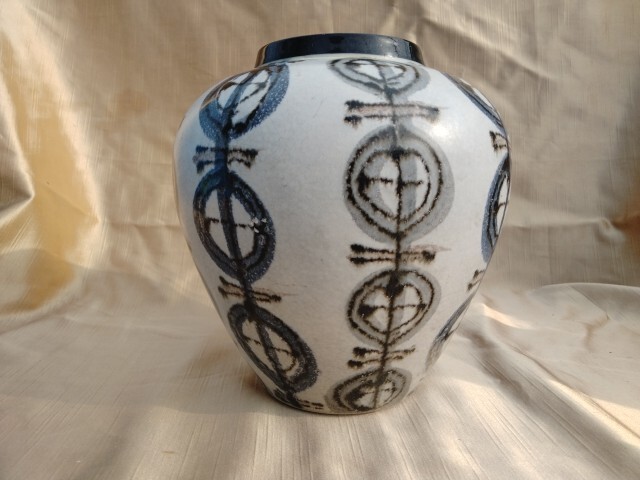 花瓶　陶泉作　高16cm　胴17cm　口8cm