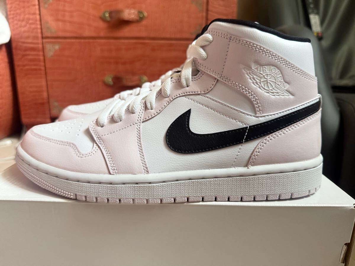 送料無料　新品未使用　Nike Women's Air Jordan 1 Mid Light Violet/White/Black ナイキエアジョーダン1ミッド　ウィメンズスニーカー27cm