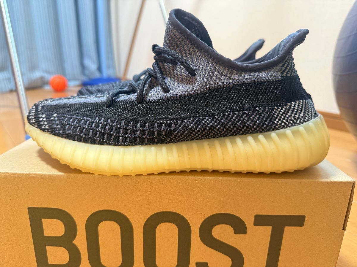 送料無料　中古品　adidas YEEZY Boost 350V2 Carbon アディダスイージーブースト350V2 国内正規品　メンズスニーカー26cm 