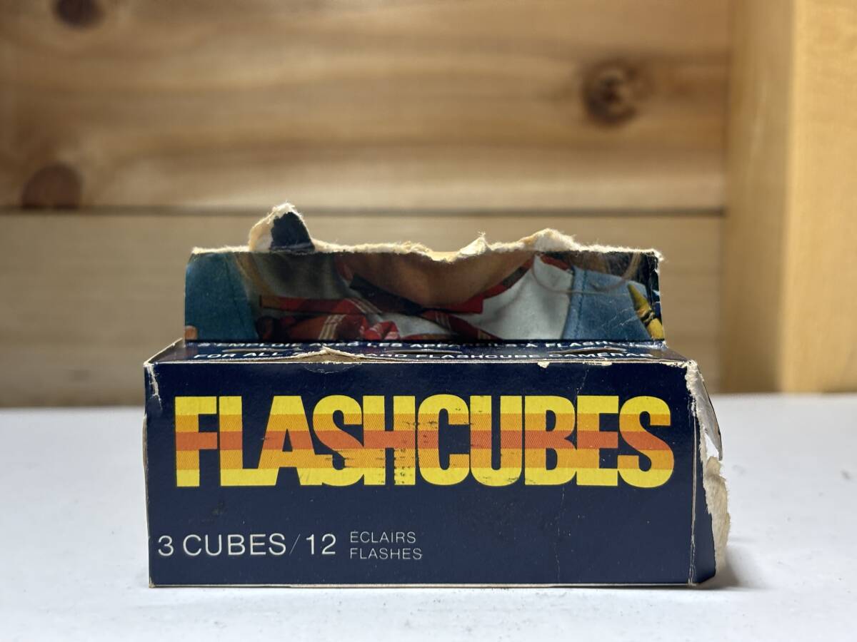 15095) FLASH CUBES 