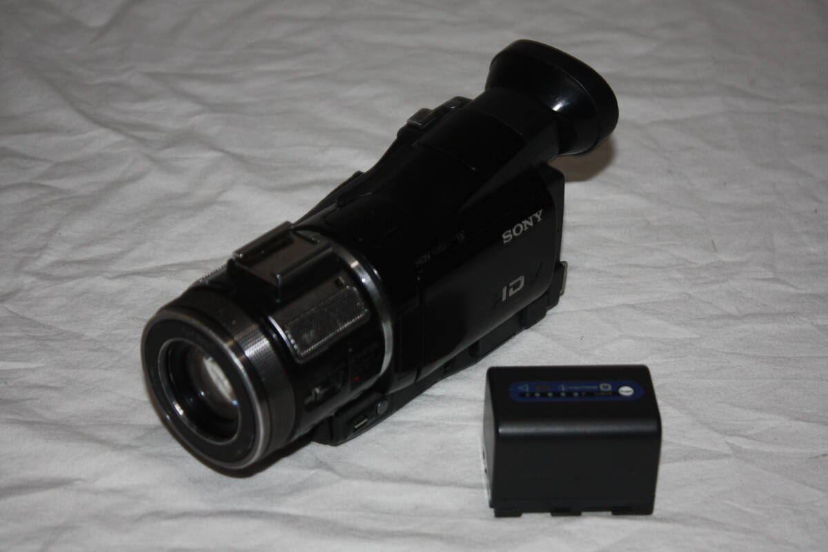 SONY　HVR-A1J　ハイビジョン業務用ビデオカメラ バッテリー付き（検索：PMW-、HDR-、HXR-、DSR-、Panasonic、AG-AC）