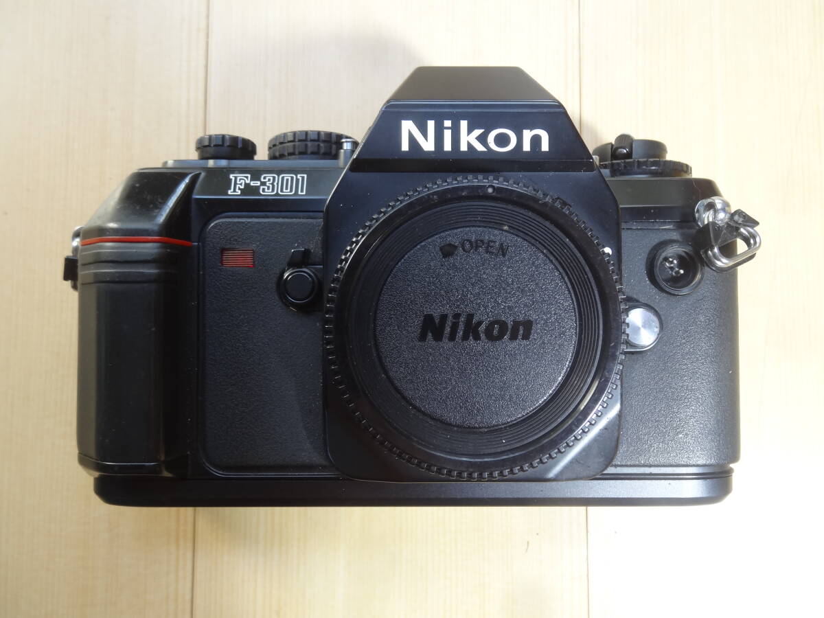 美品　ニコンフィルムマニュアルフォーカス一眼レフカメラ Nikon F-301