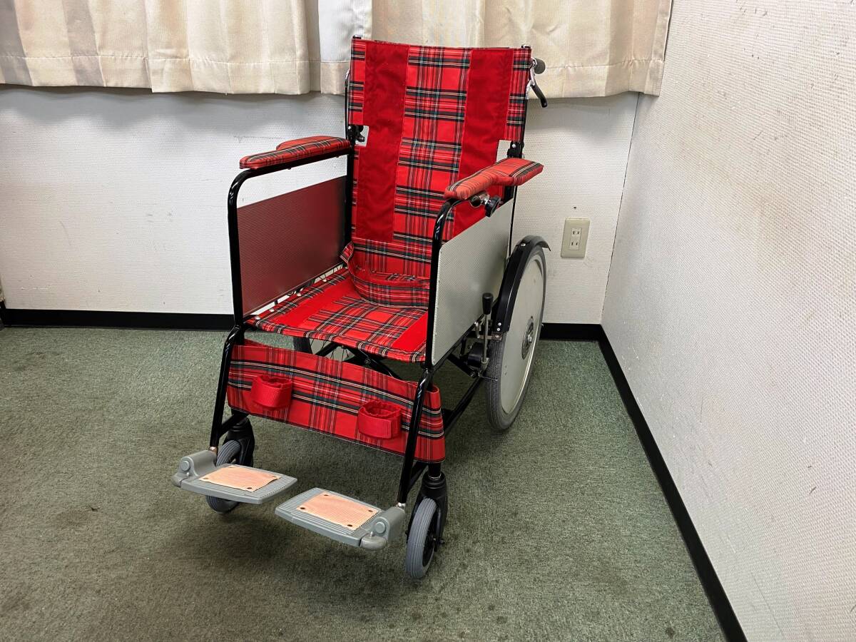 介護用車椅子・アルミフレーム・折り込み式・介助ブレーキ・スポークカバー付き・【下り坂も安心】