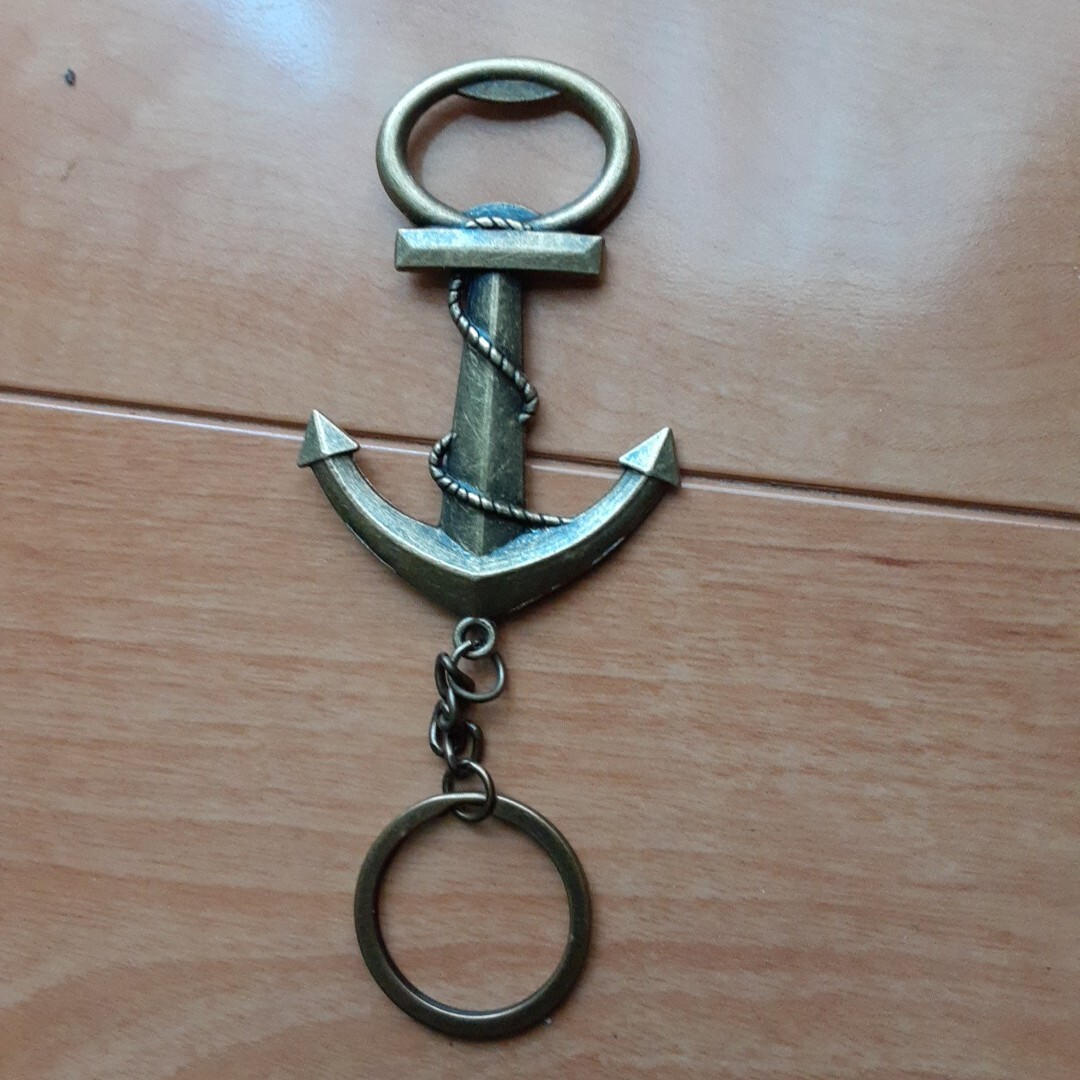 錨型栓抜きのキーホルダー。