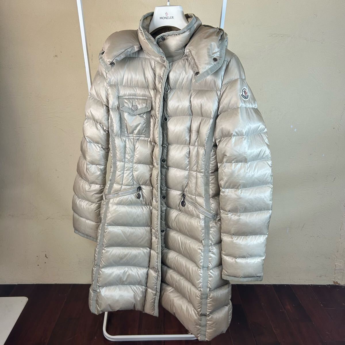 【破格最安値】 MONCLER モンクレール ダウンコートエルミンヌゴールド0