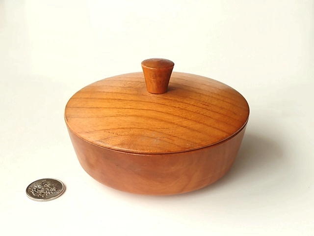 ●○ドイツ雑貨 木製 フタ付き小物入れ 直径11cm○●アクセサリーケース裁縫箱レトロビンテージアンティークヴィンテージインテリア IN717