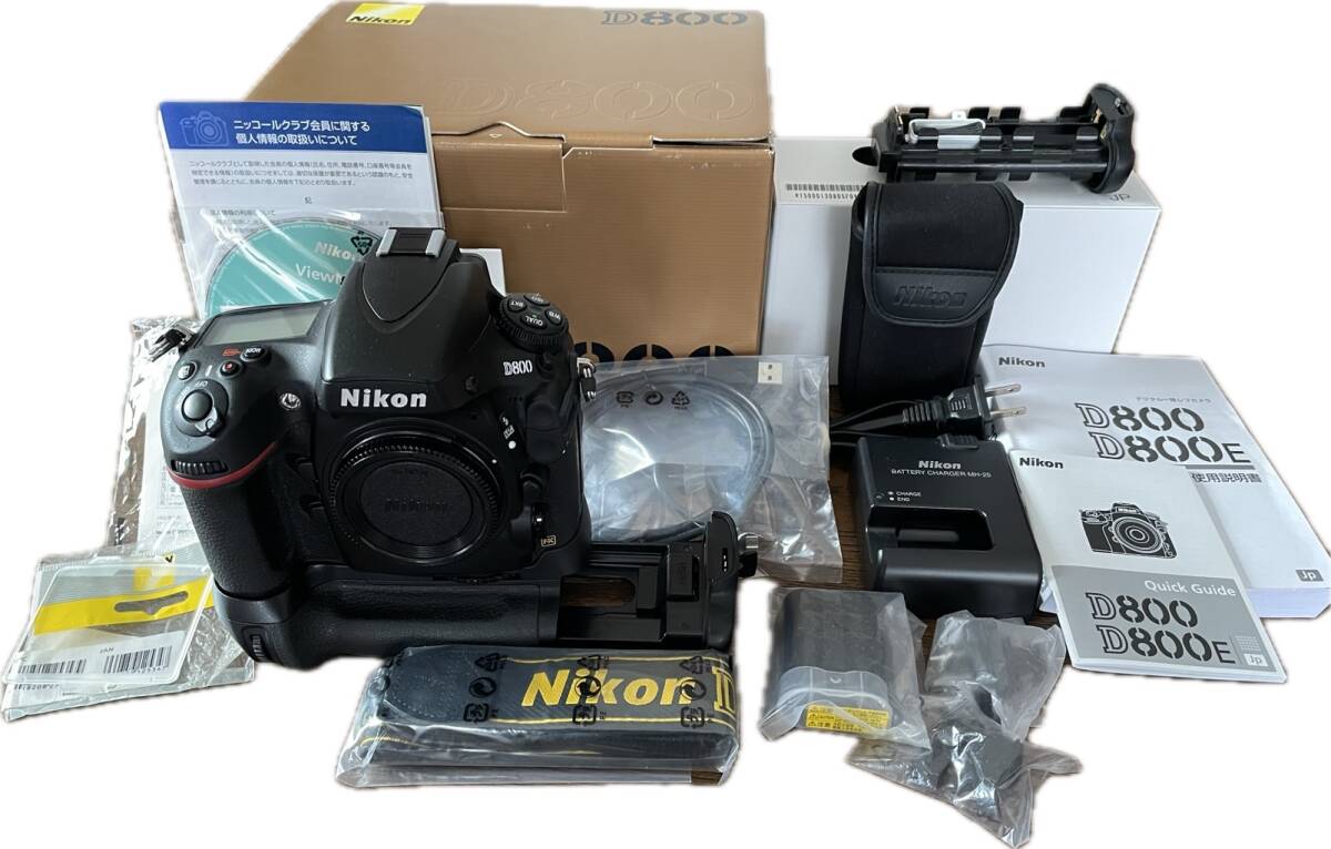  NikonニコンD800ボディ Nikon18-70 レンズ Nikon MBー12　高性能フルサイズ一眼レフ／ショット数3,600回