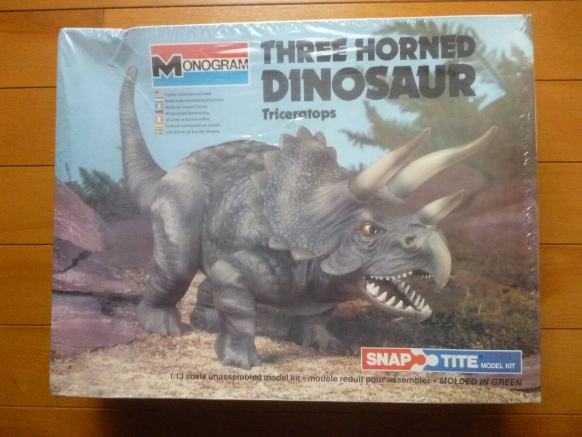 希少・新品・未開封／1/13　トリケラトプス　1箱／モノグラム　恐竜 MONOGRAM TRICERATOPS