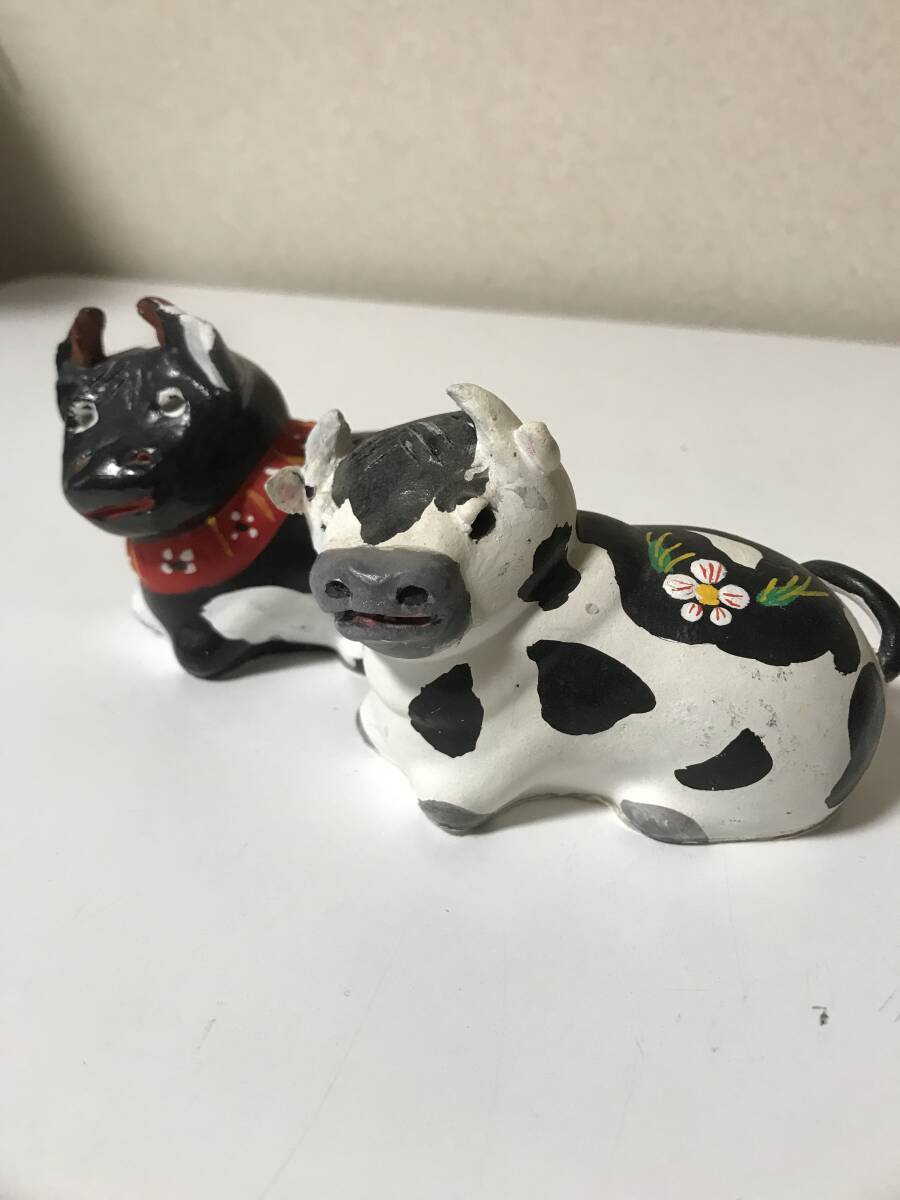 ジャンク（黒い牛の耳折れ欠品）　花巻人形　計2体　牛　岩手県花巻市　郷土工芸　伝統工芸　【1-6040301】